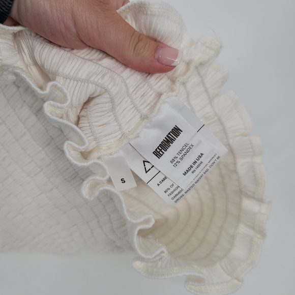 Reformation White Ruffle Shoulder Smocked Crop Top Size S - Picture 3 of 6